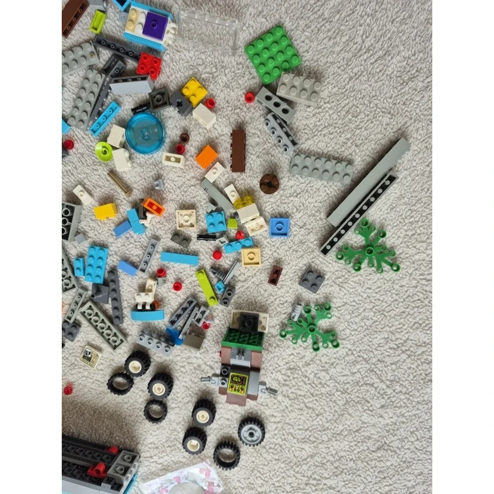 LEGO Scooby-Doo 75902 The Mystery Machine Incomplete Parts Lot w/ Instructions